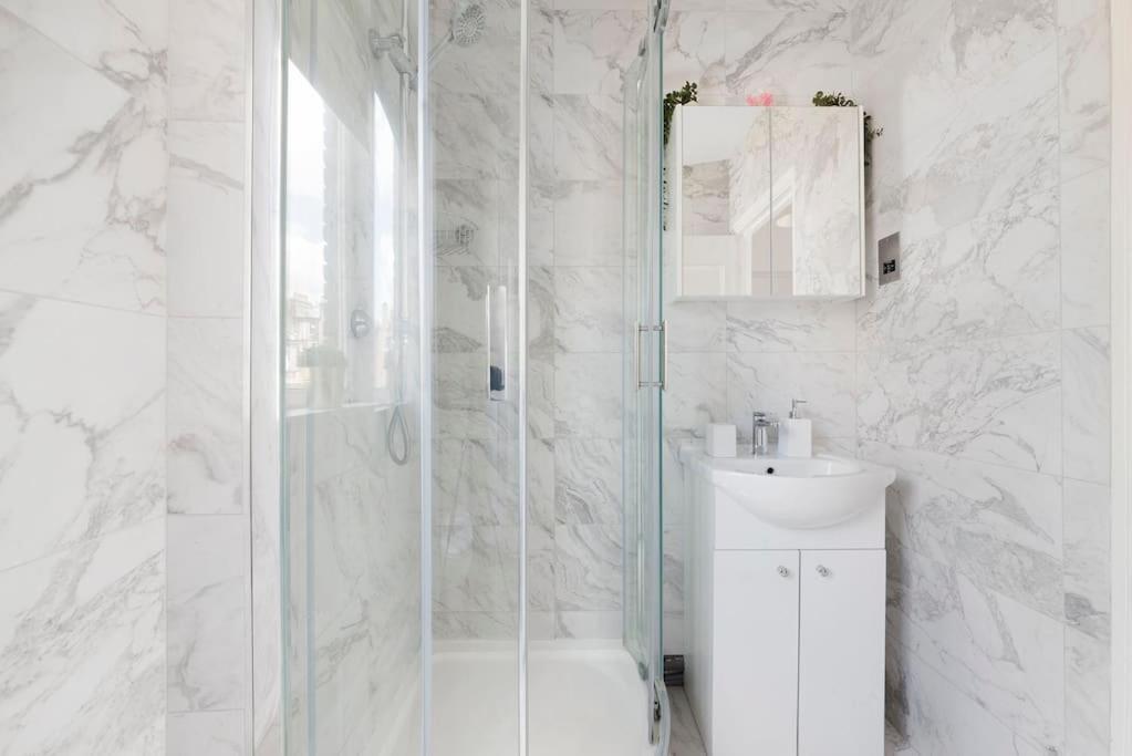 Modern And Airy Belgravia Living Londra