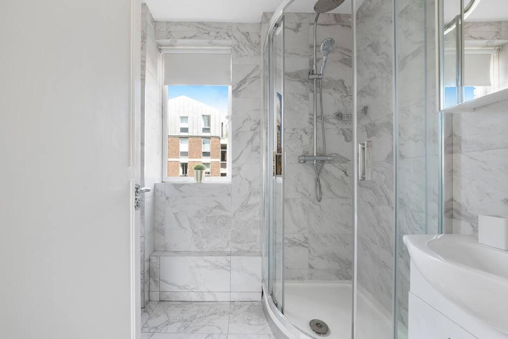 Modern And Airy Belgravia Living Londra